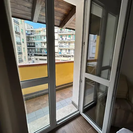 Centro Con Ampio Terrazzo * カリアリ