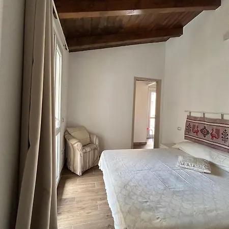 Centro Con Ampio Terrazzo Cagliari