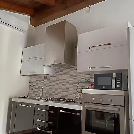 Centro Con Ampio Terrazzo Daire *